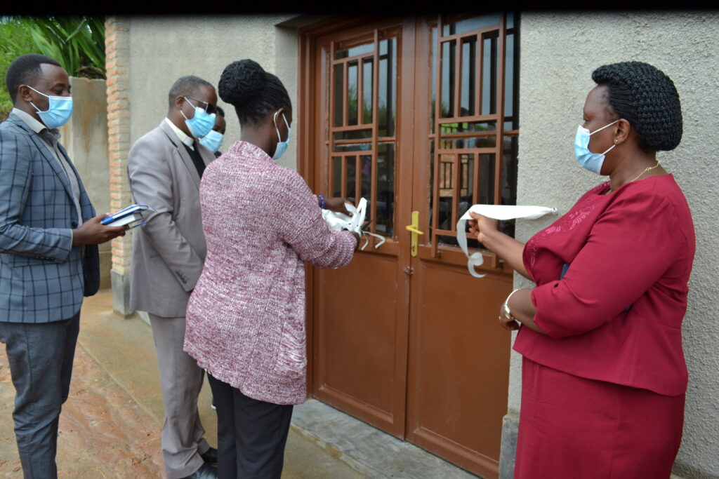 Inauguration du Centre Communautaire de Rugendabari construite par la Fondation Margrit Fuchs/BSD avec la participation de la population locale